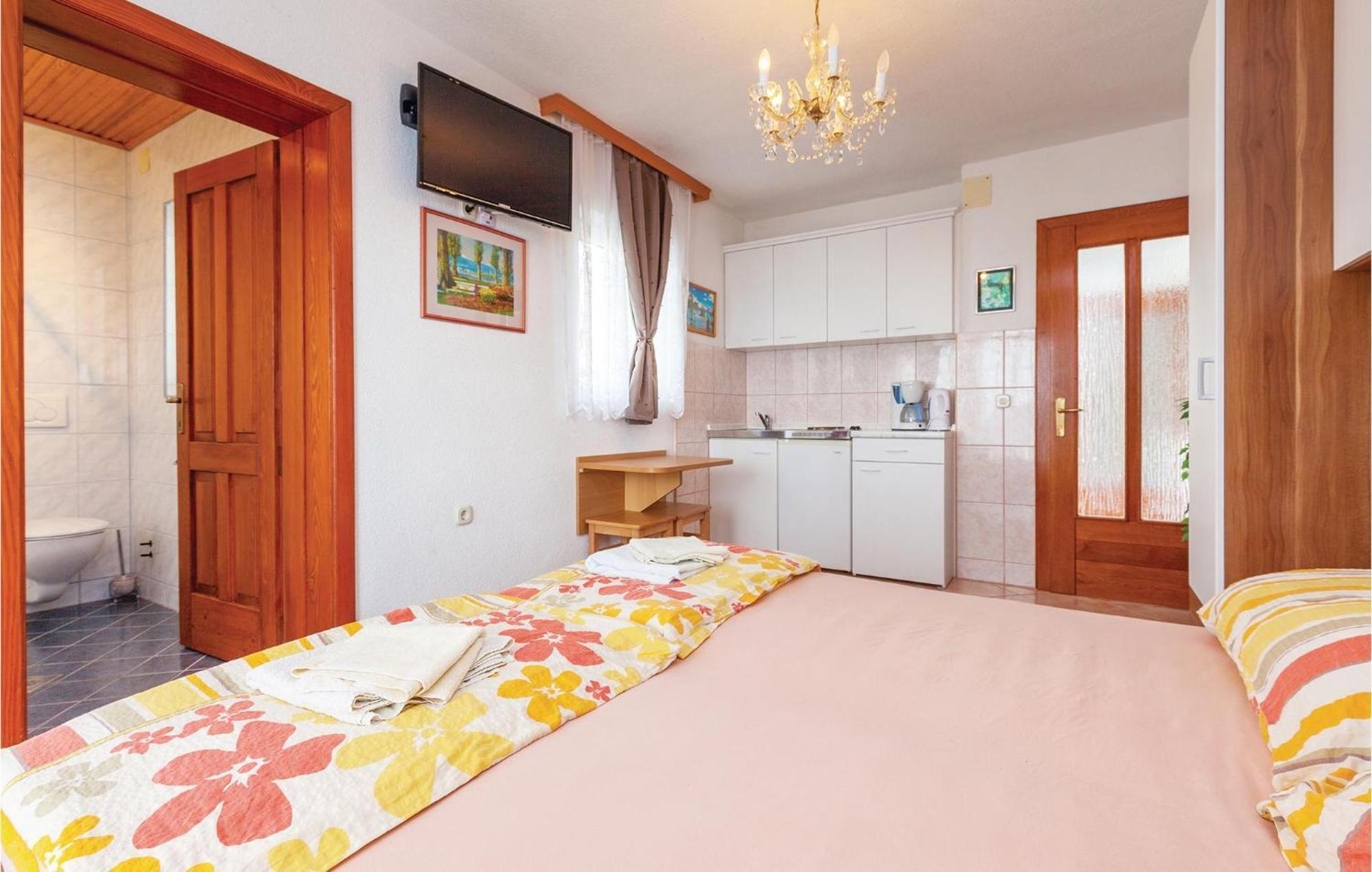 Nice Apartment In Crikvenica With Kitchen Bagian luar foto